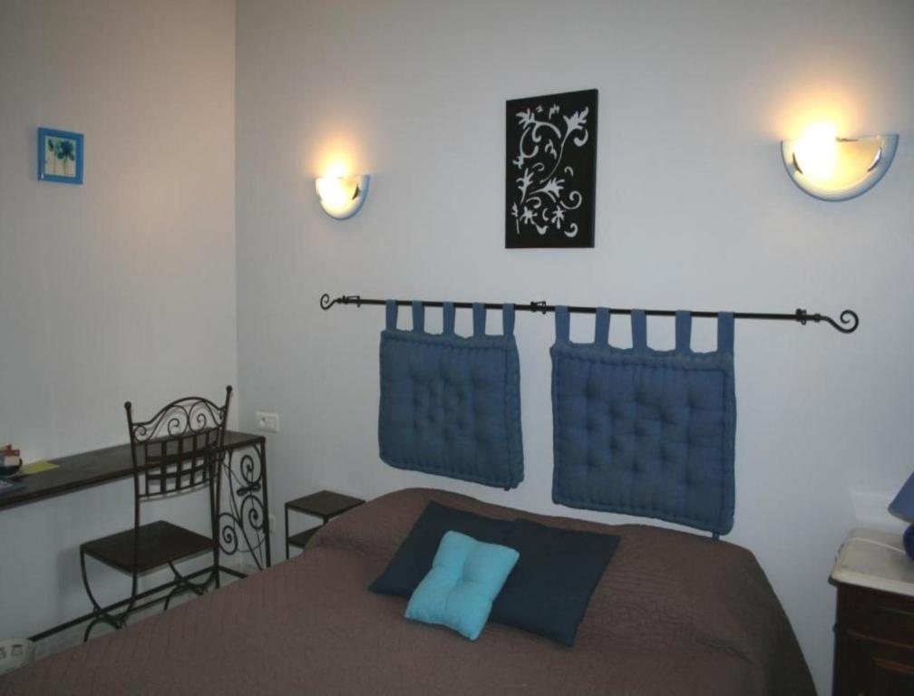 Auberge Du Chateau Margon  Zimmer foto