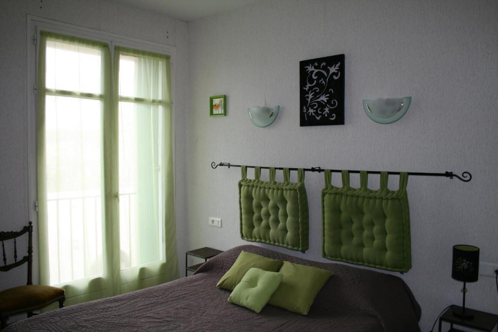 Auberge Du Chateau Margon  Zimmer foto