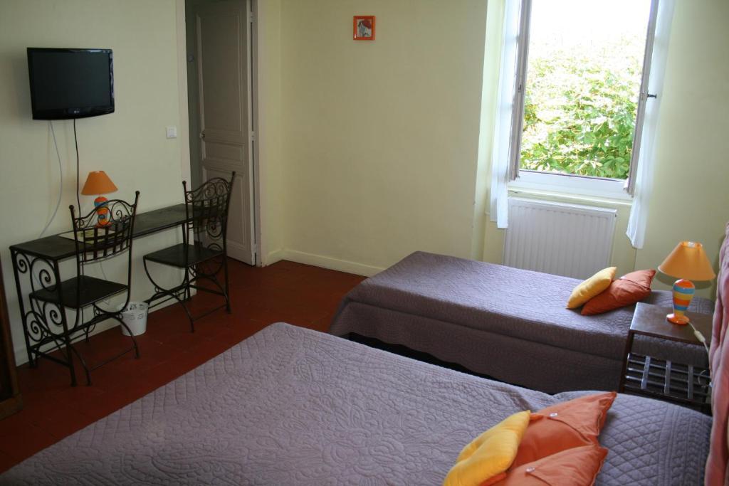 Auberge Du Chateau Margon  Zimmer foto
